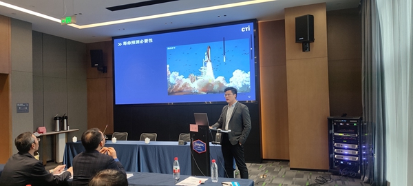 图6材料专业技术交流会上华测检测公司张百精经理作大会报告.jpg
