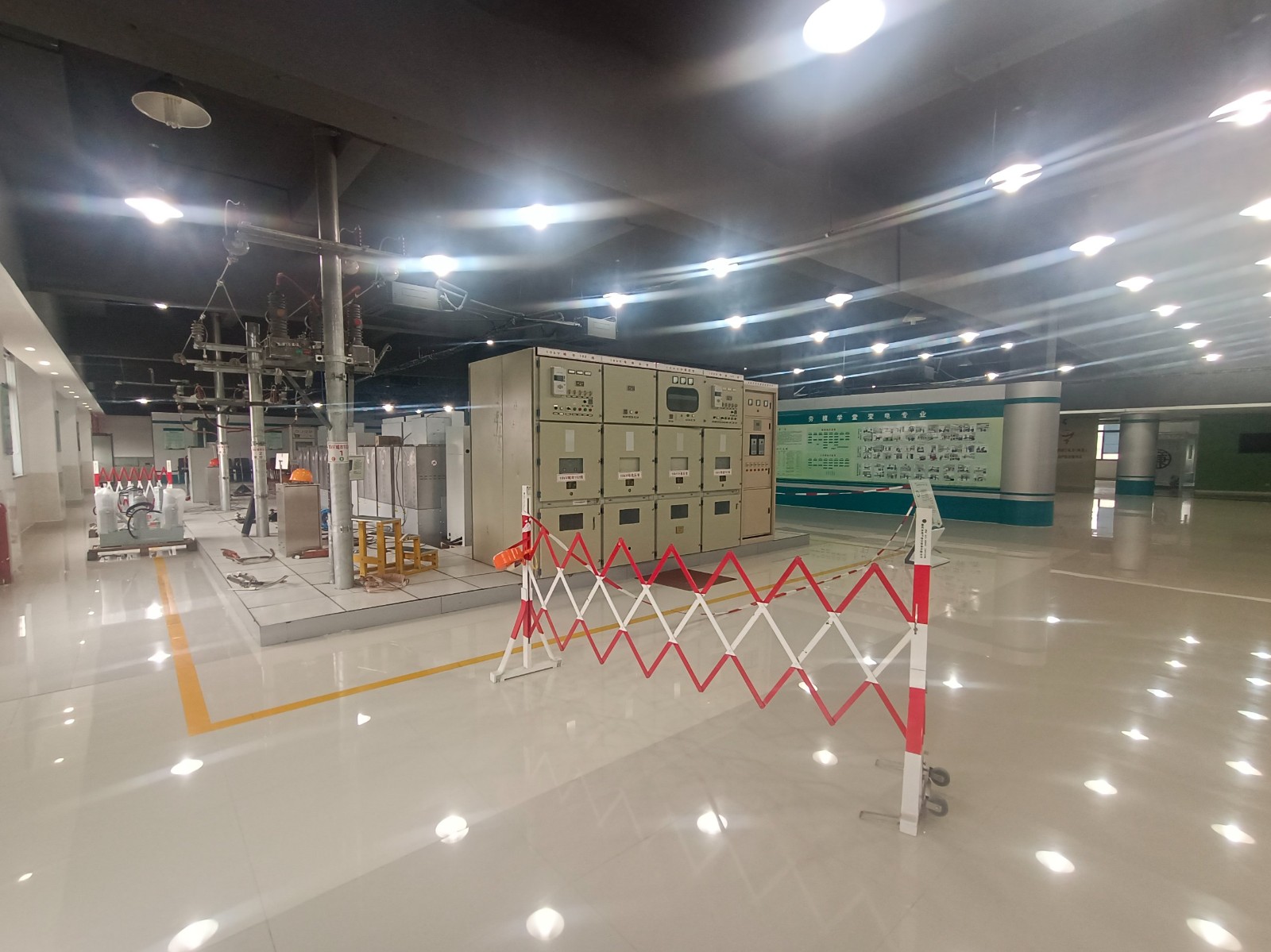 浙江省电力学会赴海盐电力通信技术科普基地考察4 (1).jpg