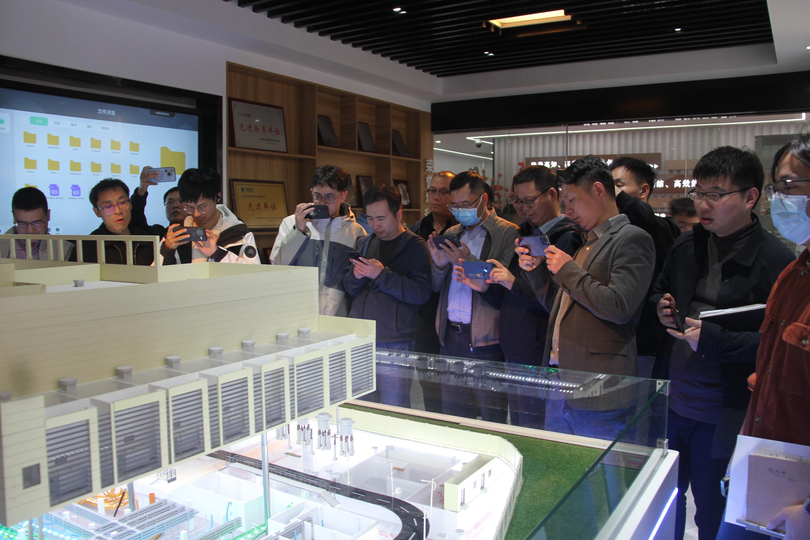 1764122656265068.png 聚焦技术创新3 (1).png